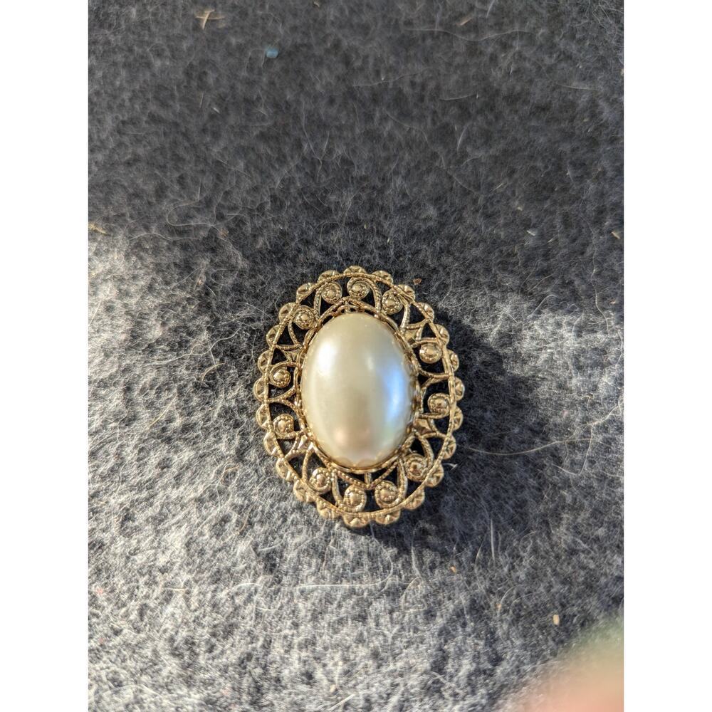 Vintage Brooch Gold Tone Faux Pearl 1.5" Unbranded Good Condition‎